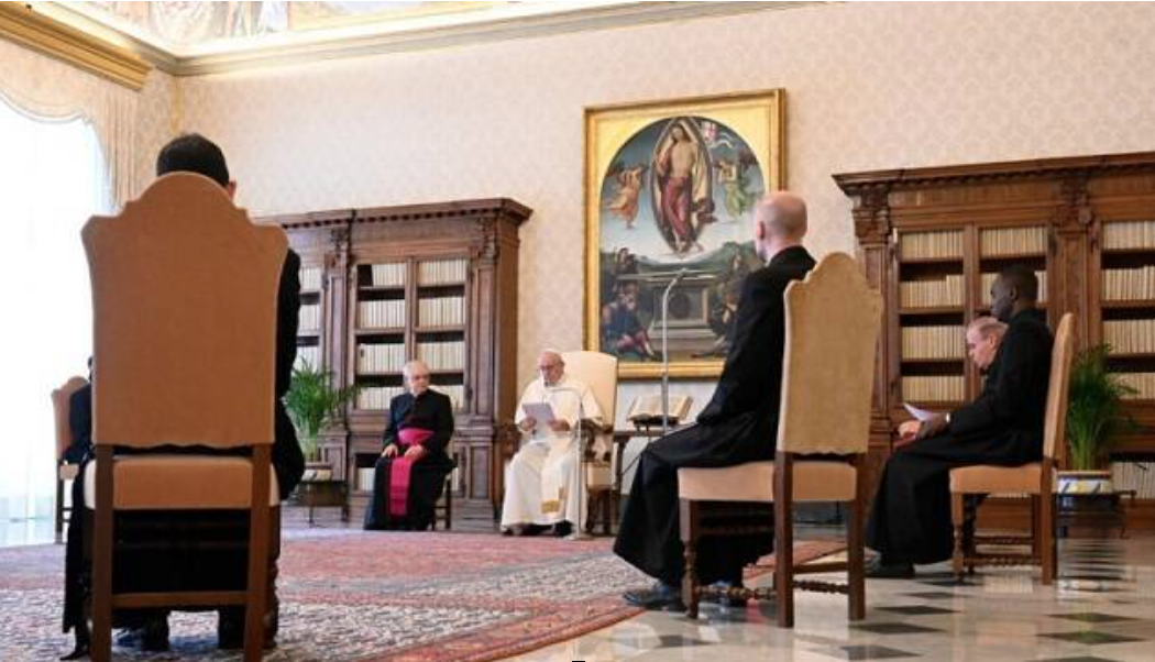 El Papa avisa que la «incomodidad» del testimonio cristiano lleva incluso a la «persecución»